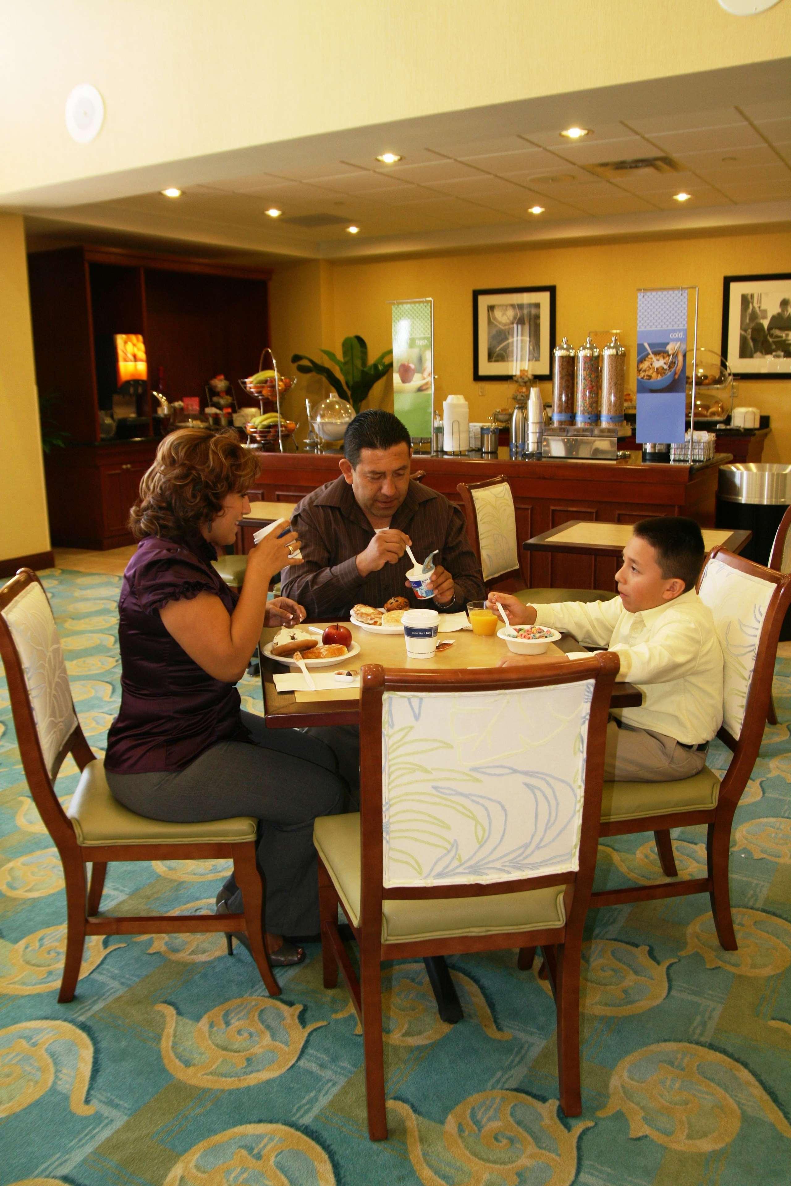 Hampton Inn & Suites Fort Myers-Colonial Boulevard Nhà hàng bức ảnh