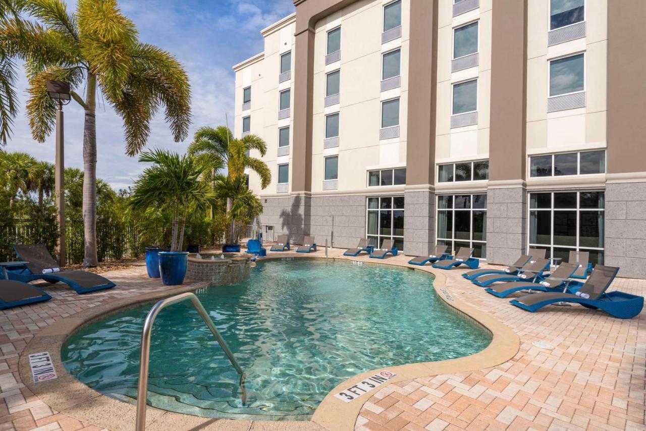 Hampton Inn & Suites Fort Myers-Colonial Boulevard Ngoại thất bức ảnh