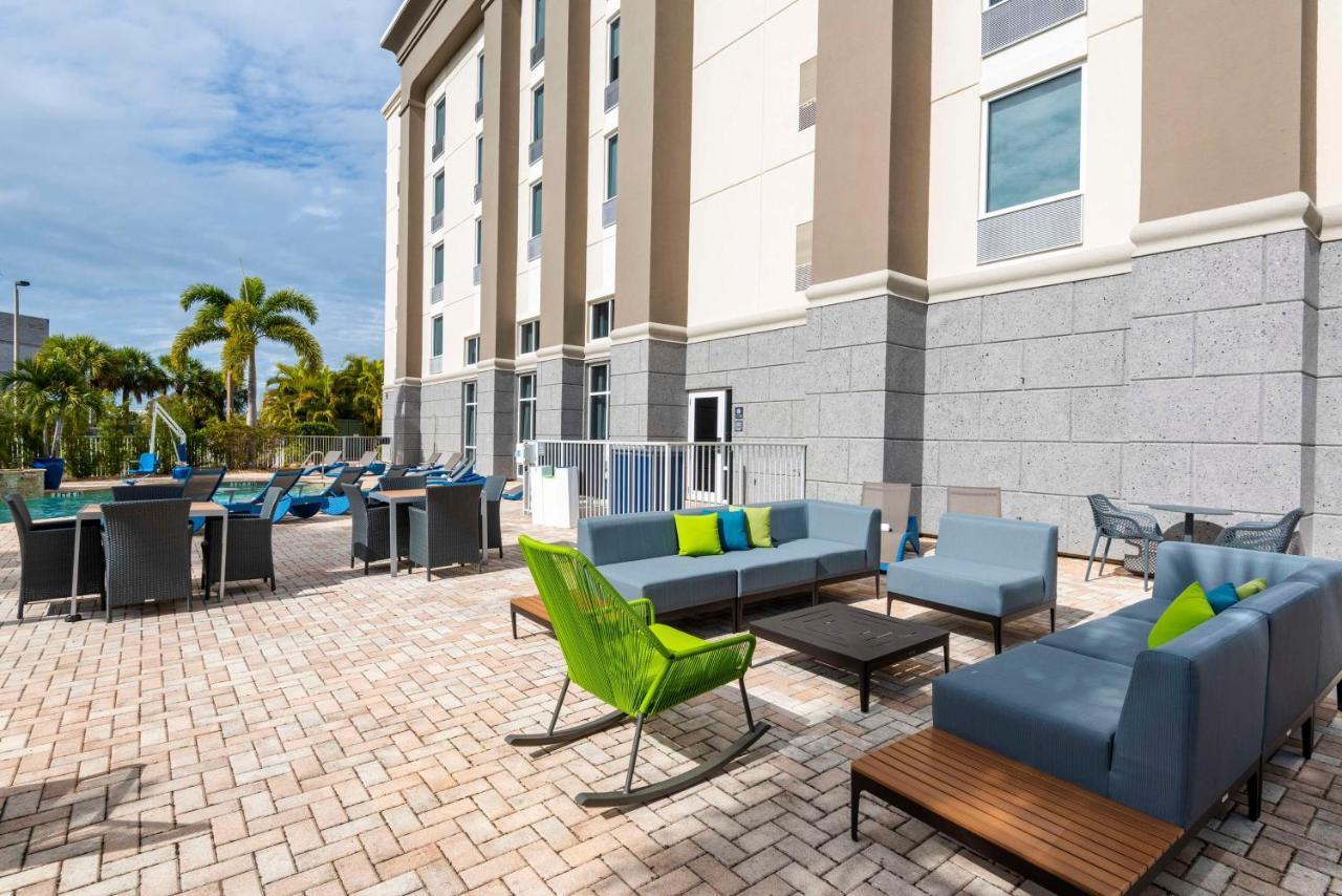 Hampton Inn & Suites Fort Myers-Colonial Boulevard Ngoại thất bức ảnh